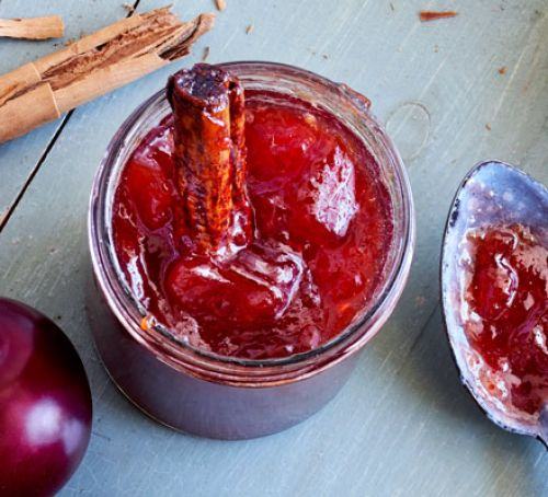 Cinnamon-scented plum jam