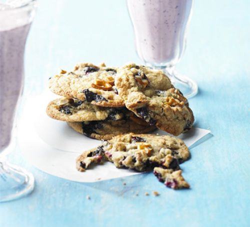 Blueberry & pretzel cookies
