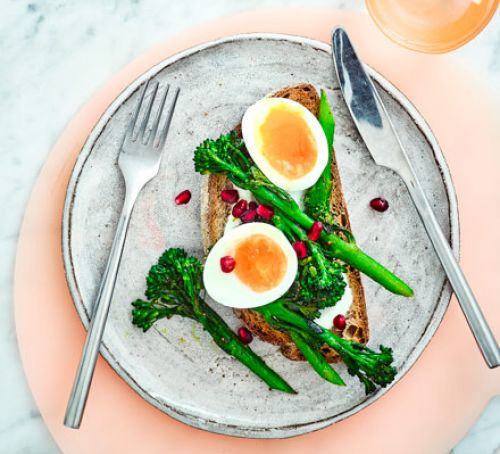 Curried broccoli & boiled eggs on toast Recipe