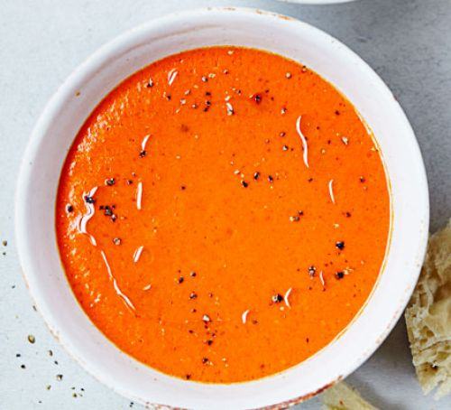 Hot 'n' spicy roasted red pepper & tomato soup