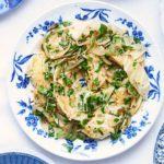 Pointed cabbage in white wine with fennel seeds