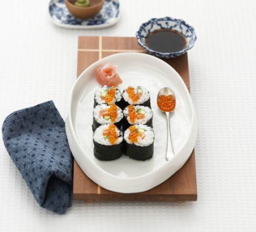 Salmon & cucumber sushi rolls Recipe