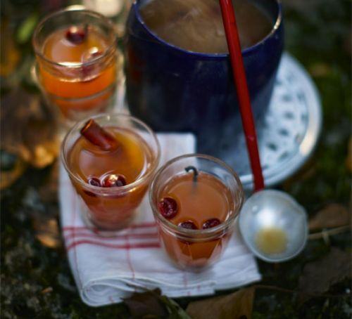 Mulled pear & cranberry punch Recipe