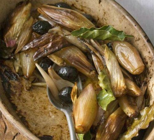 Roasted shallots with olives, bay & balsamic