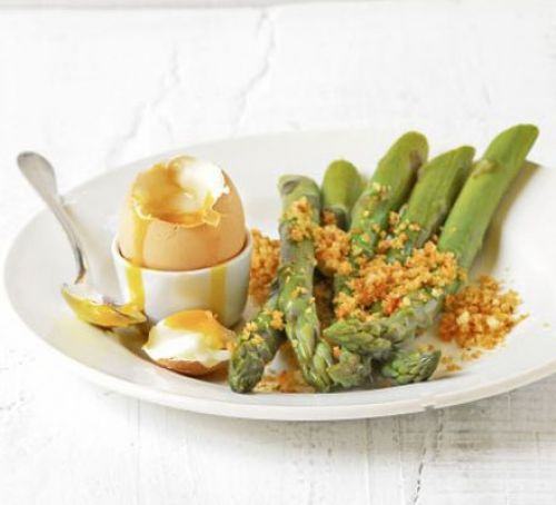 Asparagus soldiers with a soft-boiled egg Recipe