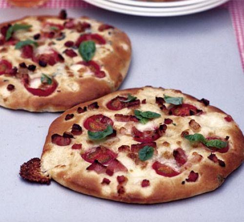 Cherry tomato & pancetta pizza