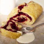 Steamed cranberry roly-poly