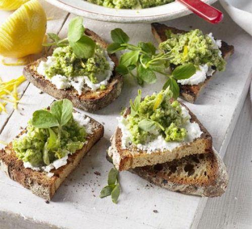 Pea & broad bean hummus with goat's cheese & sourdough
