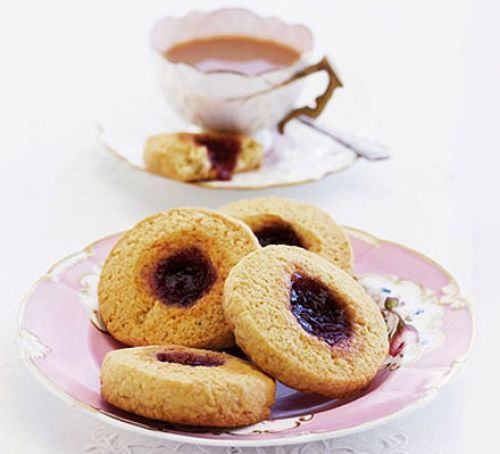 Simple jammy biscuits Recipe