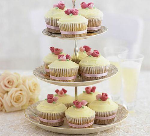 Romantic rose cupcakes