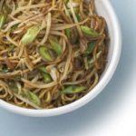 Stir-fried noodles & beansprouts