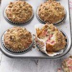 Rhubarb crumble muffins
