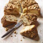 Caramelised apple cake with streusel topping