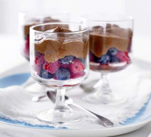 Chocolate & berry mousse pots