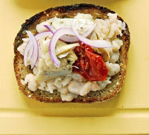 Open sandwiches - Crushed bean, artichoke & red onion