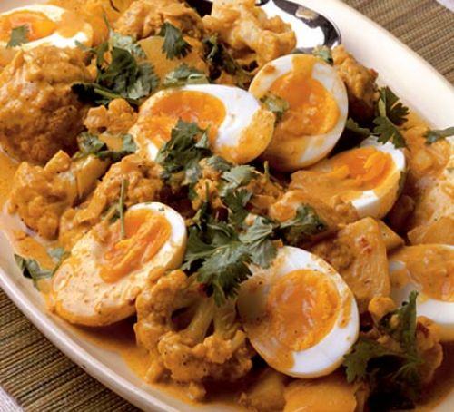 Cauliflower, egg & potato curry Recipe