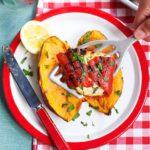 Sweet potatoes with red pepper & halloumi
